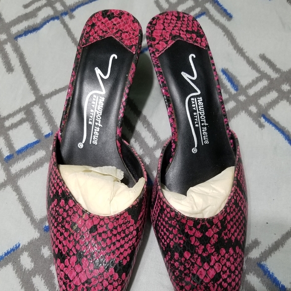 Newport News Easy Style Pumps - Picture 2 of 5